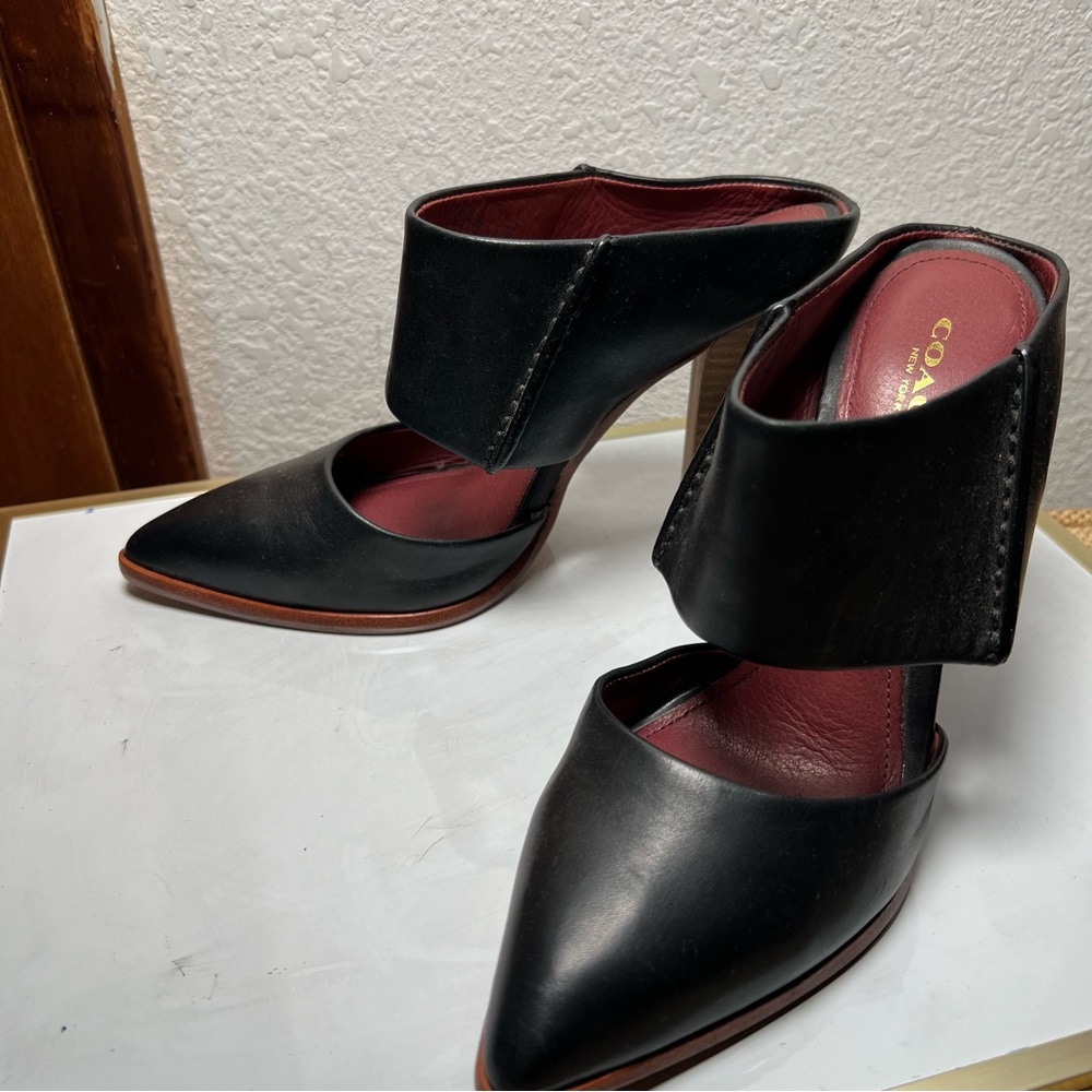 Coach Black leather cover toe heel